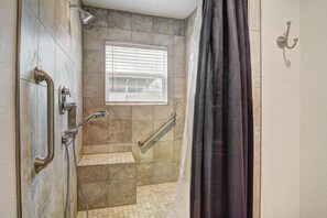 Bathroom - Simons Town 6031rpc 3 Bedroom Home by RedAwning (Rockport)