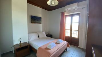 Villa | 2 bedrooms, iron/ironing board, free WiFi, bed sheets