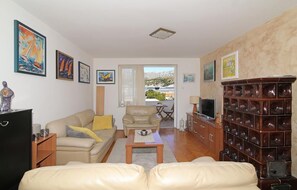 Apartment (Two Bedroom Apartment with Balcony) | Living room | Flat-screen TV - Apartment Pleasant Stay (Dubrovnik)
