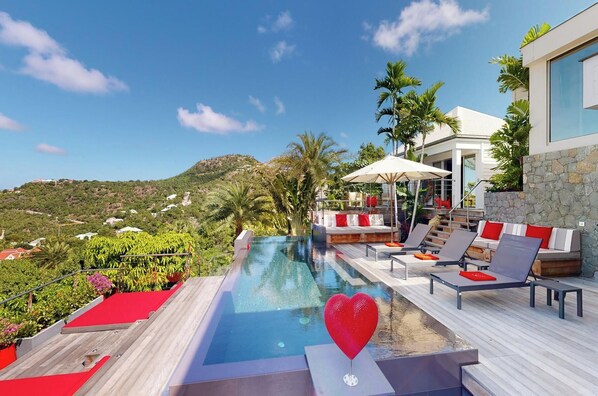 Lämmitetty uima-allas