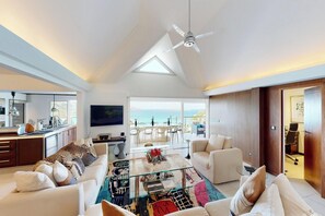 Televisio, DVD-soitin, kirjoja, stereot