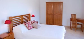 2 chambres, fer et planche à repasser, Wi-Fi gratuit, draps fournis