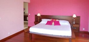 3 habitaciones, tabla de planchar con plancha y wifi gratis 