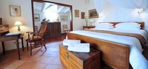 1 chambre, bureau, fer et planche à repasser, Wi-Fi gratuit