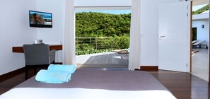 2 chambres, fer et planche à repasser, Wi-Fi gratuit, draps fournis
