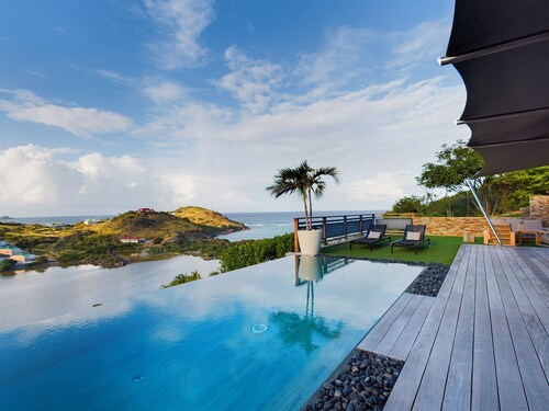 Villa Open Space  | Ocean View - Located in  Beautiful Petit Cul de Sac with Private Pool