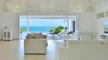 電視、DVD 播放機、書籍、音響