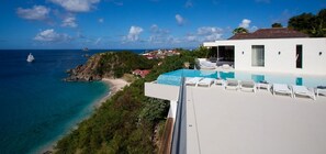 Et oppvarmet basseng