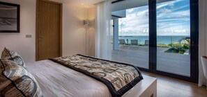 3 slaapkamers, een strijkplank/strijkijzer, gratis wifi, beddengoed