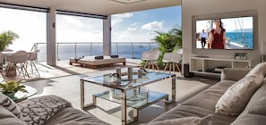 Fernseher, DVD-Player, Bücher, Stereoanlage