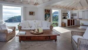 TV, DVD player, books, stereo - Villa Caramba | Ocean Front - Located in  Exquisite Pointe Milou with Private Pool (Saint Barthélemy)