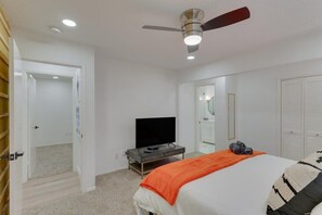 4 slaapkamers, een strijkplank/strijkijzer, wifi, beddengoed