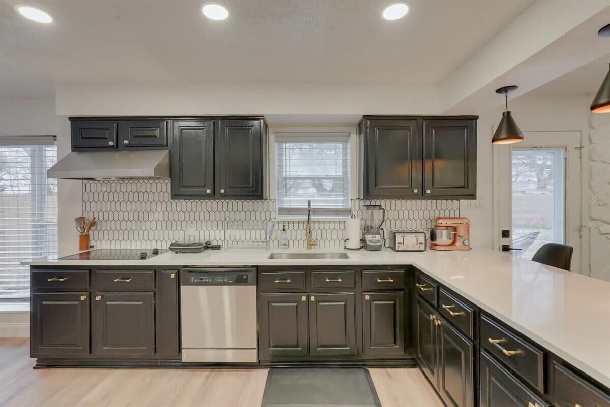 冰箱、微波炉、烤箱、炉灶