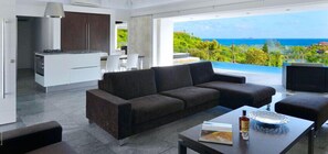 Fernseher, DVD-Player, Bücher, Stereoanlage