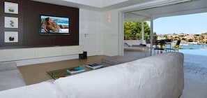 TV, DVD player, books, stereo