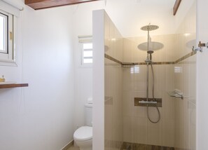 Shower, hair dryer, towels - Villa La Roche dans l’Eau | Ocean View - Located in  Exquisite Grand Fond with Private Pool (Grand Fond)