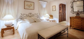 2 chambres, fer et planche à repasser, Wi-Fi gratuit, draps fournis