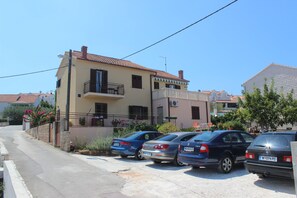 Apartment (One-Bedroom Apartment with Terrace) | Exterior - Apartments Sweet Life (Supetar)
