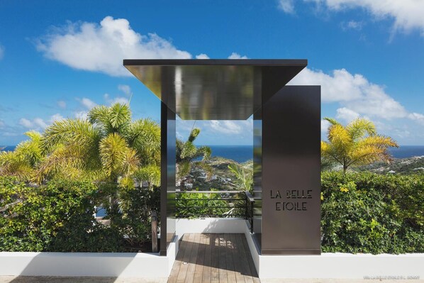 A modern entrance with a metal structure and a sign reading 'LA BELLE ETOILE'.