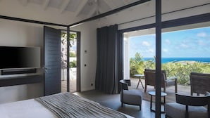 4 bedrooms, iron/ironing board, WiFi (free), bed sheets