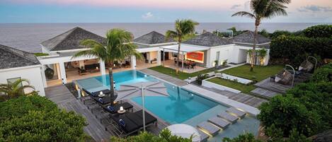 Et oppvarmet basseng