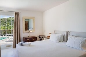 1 dormitori, planxa i posts de planxar, wifi gratuïta i roba de llit