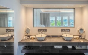 Shower, hair dryer, towels - Villa Coco  | Beach View - Located in  Fabulous Lorient Beach with Private Pool (Saint Barthélemy)