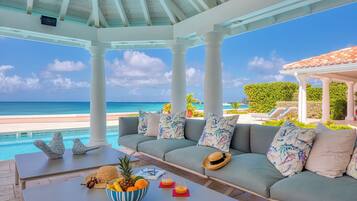 Lämmitetty uima-allas