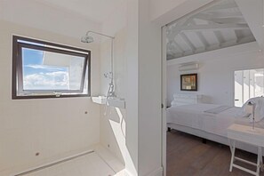 Bathtub, hair dryer, towels