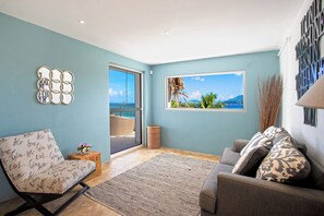 TV, DVD player, books, stereo