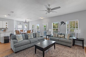 TV - 🏖️Private Pool w/ Fence~Recently Updated~Walk2Bch~Balconies~4BR The Alexander🌴 (Destin)