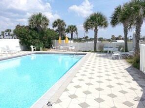 A heated pool - 🌴Spectacular Views~Gulf Front Balcony~Pool~Island Sands 206🌅 (Fort Walton Beach)