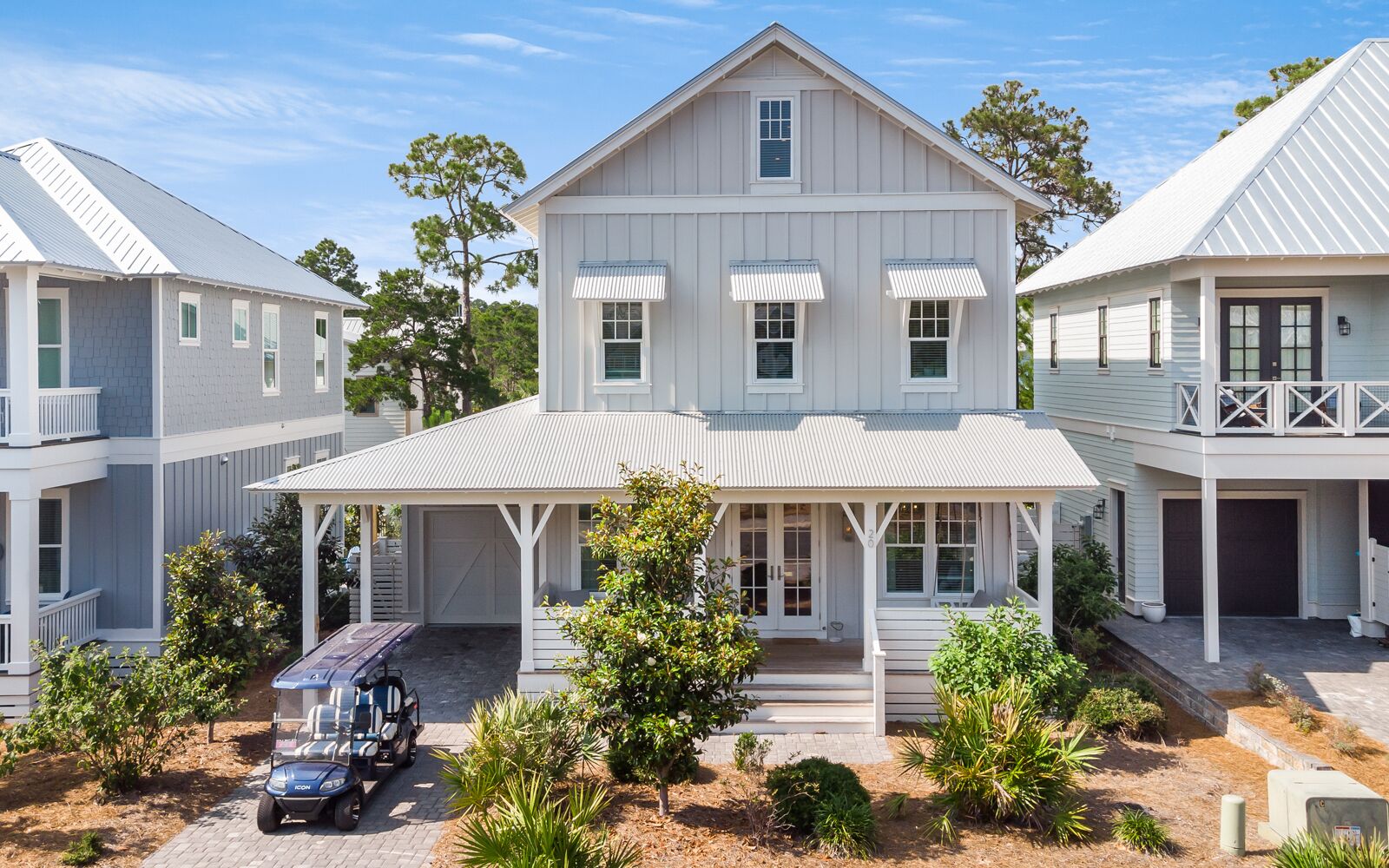 BeachHive – Golf Cart – 4 Bikes – Community Pool