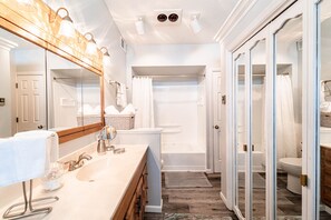 Combined shower/bathtub, hair dryer, towels, soap