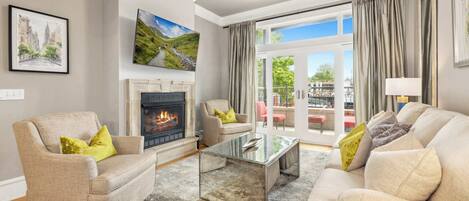 Televisión, chimenea, libros, oficina