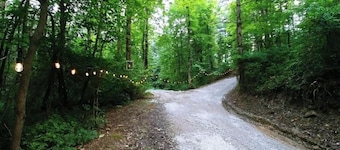 Buckeye Hut at Avenwood Cabins