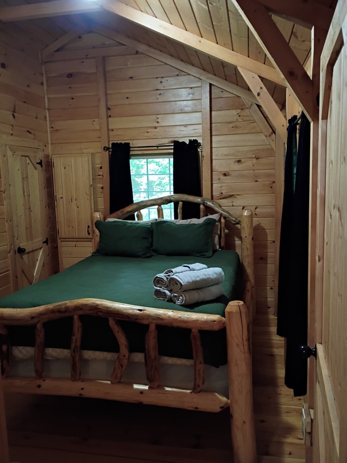 1 bedroom, bed sheets