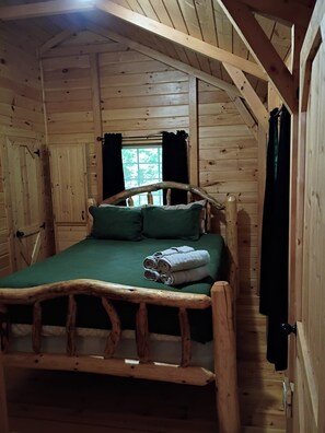 1 bedroom, bed sheets
