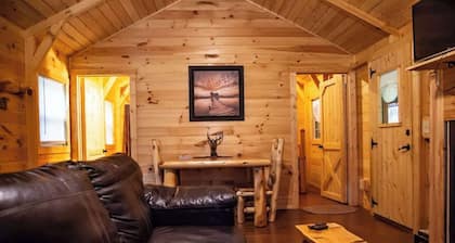 Whippoorwill at Avenwood Cabins