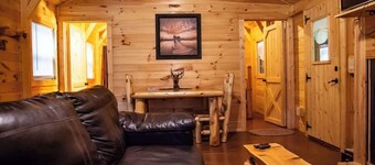 Whippoorwill at Avenwood Cabins