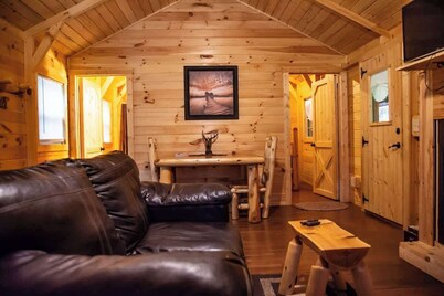 Whippoorwill at Avenwood Cabins