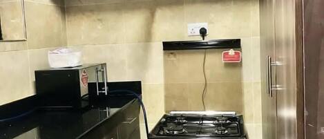 冰箱、微波炉、炉灶、电热水壶