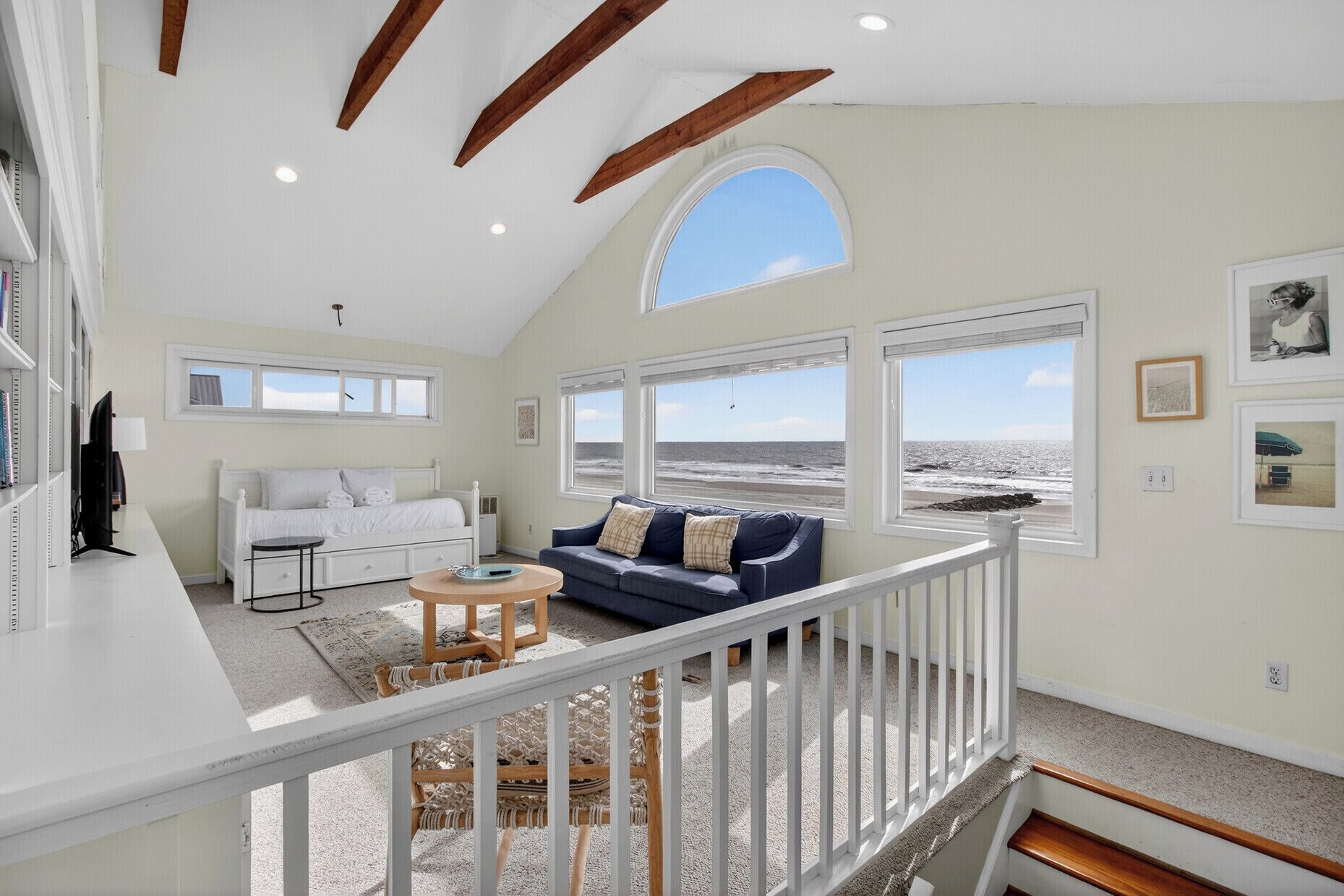 Smart TV, futbolito y tenis de mesa 