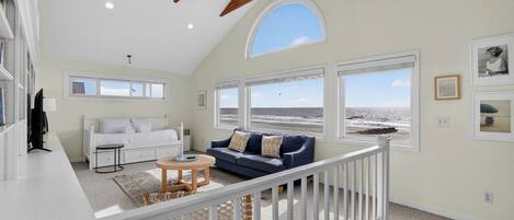 Smart TV, futbolito y tenis de mesa