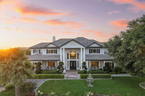 Grand Contento by AvantStay | Estate w/ Pool, Theater, Outdoor Lounge + Gazebo