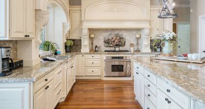 Grand Contento by AvantStay | Extraordinary Estate w/ Pool & Movie Room