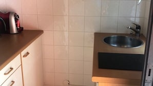 A compact kitchen with a wooden countertop, a built-in sink, and a kettle. - Sureggio Village (Capriasca)
