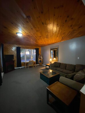 Honeymoon Studio Suite | Living area | 32-inch Smart TV with digital channels, TV, Netflix - Stoco Lake Lodge (Tweed)