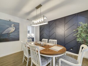 Dining - 48 Heritage Road ~ Newly Renovated Sea Pines Home, Close to Harbour Town & Beach (Hilton Head Island)