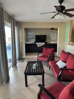 Smart TV, DVD player, books, stereo